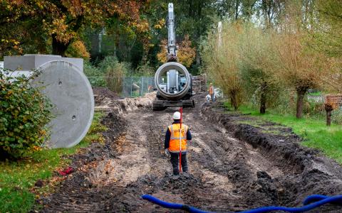 De buizen voor de stadswarmte uit het riool. Foto: Hans van der Vliet
