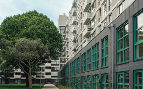 Uitgeplinte woningen Rivierenhuis, foto Eigen Haard
