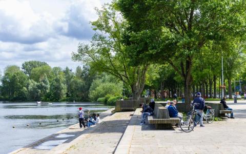 De zuidwestoever van de Sloterplas