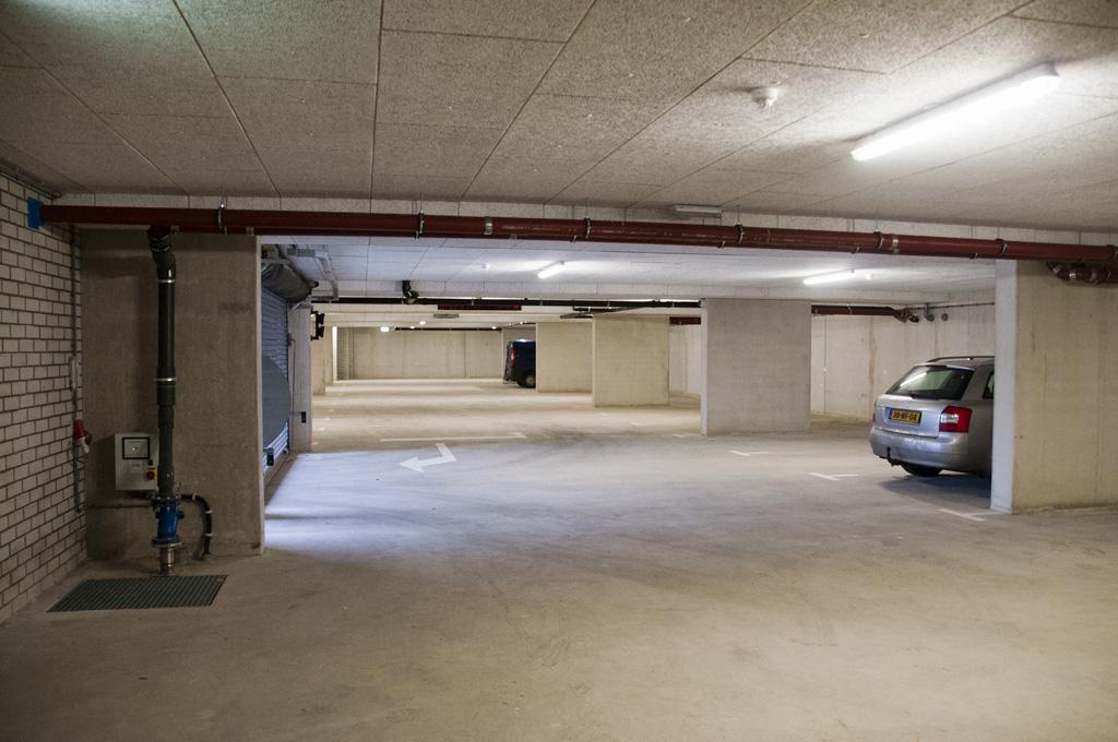 Lege parkeergarage