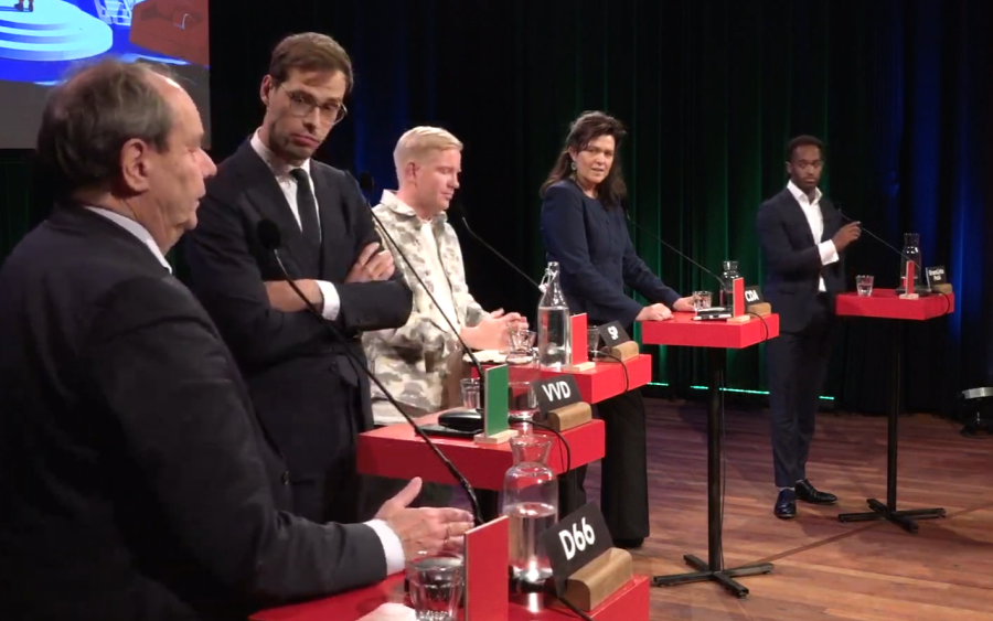Debat met vlnr Hans Vijlbrief, Jurgen Nobel, Bastiaan Meijer, Hanneke Steen en Habtamu de Hoop. Screenshot De Balie