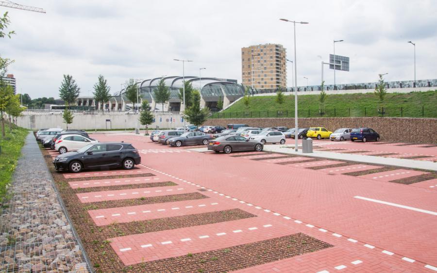 Parkeren bij metrostation Amsterdam Noord