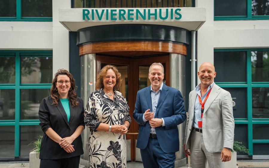 Oplevering Rivierenhuis voor de draaideur. 