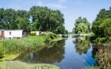 De Albardagracht in Slotermeer, links een woonwagenkamp.