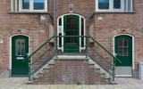 Gerestaureerde monumentale trap entree Akbarstraat.