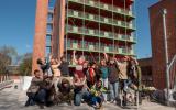 Architect en opdrachtgever/bewoner bij De Nieuwe Meent nog in aanbouw