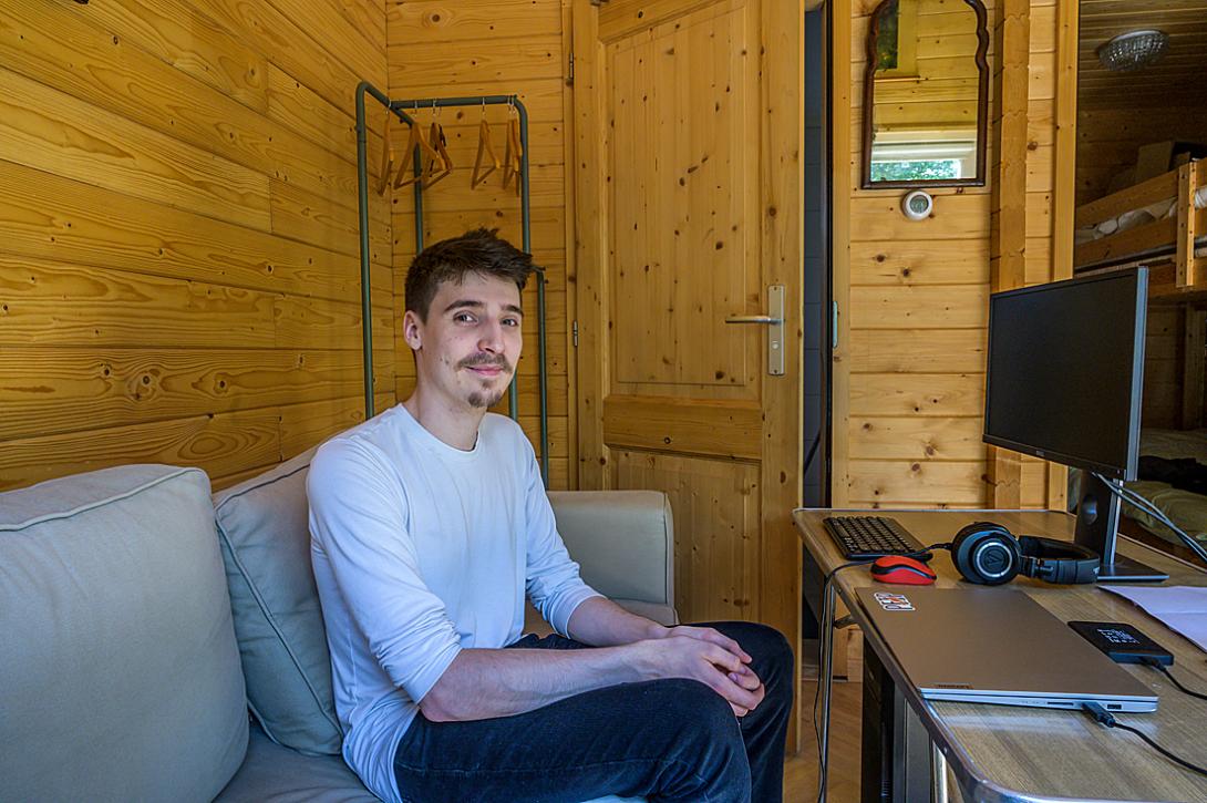 De IT-student Mattias Dupuis uit Nantes woont in tuinhuisje: “Voor Amsterdam is dit een goede deal.”