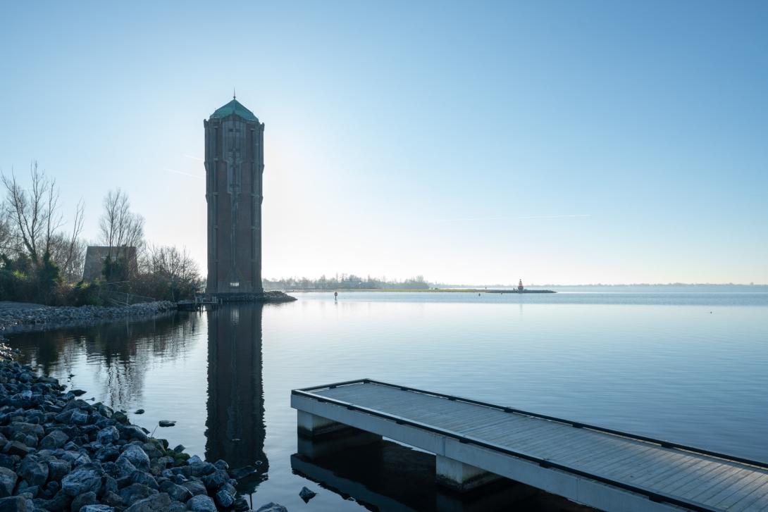 De jugendstil watertoren van Aalsmeer was in gebruik van 1928 tot 1994, sinds 2002 is het een rijksmonument – Kudelstaartseweg, Aalsmeer.