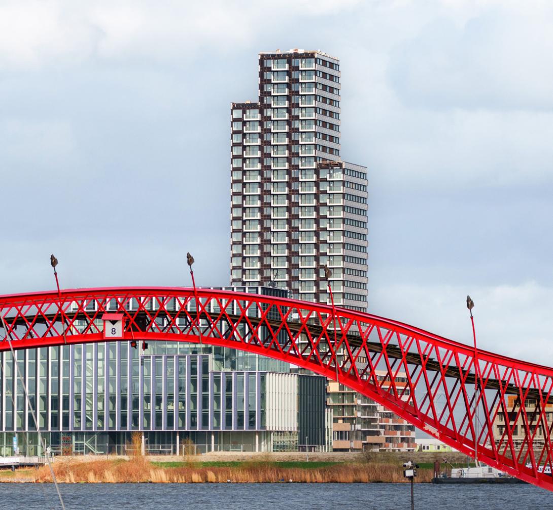 Woontoren Justus vanaf Oostelijke  eilanden. Foto: Ernst van Raaphorst, ArchirtectenCie