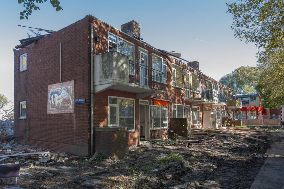 Amsterdam Nieuw-West, Jacob Geelstraat - sloopwerkzaamheden - sloop. Foto Hans van der Vliet