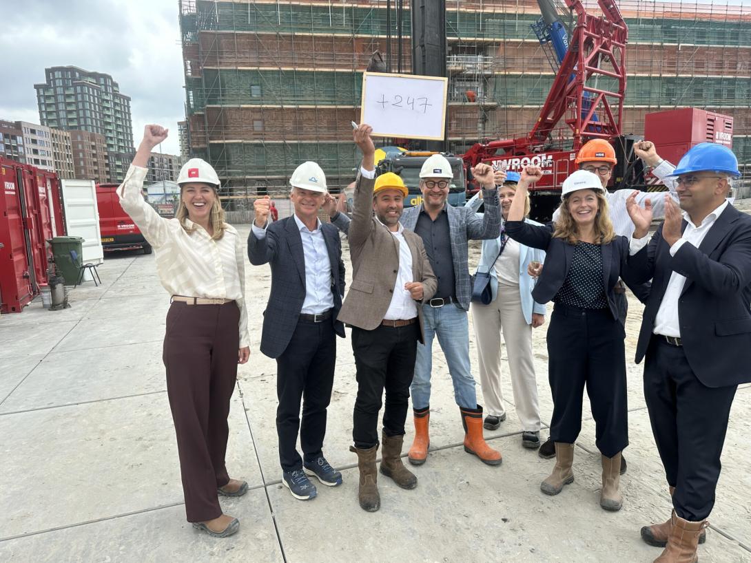 Eerste paal 247 woningen Elzenhagen Zuid