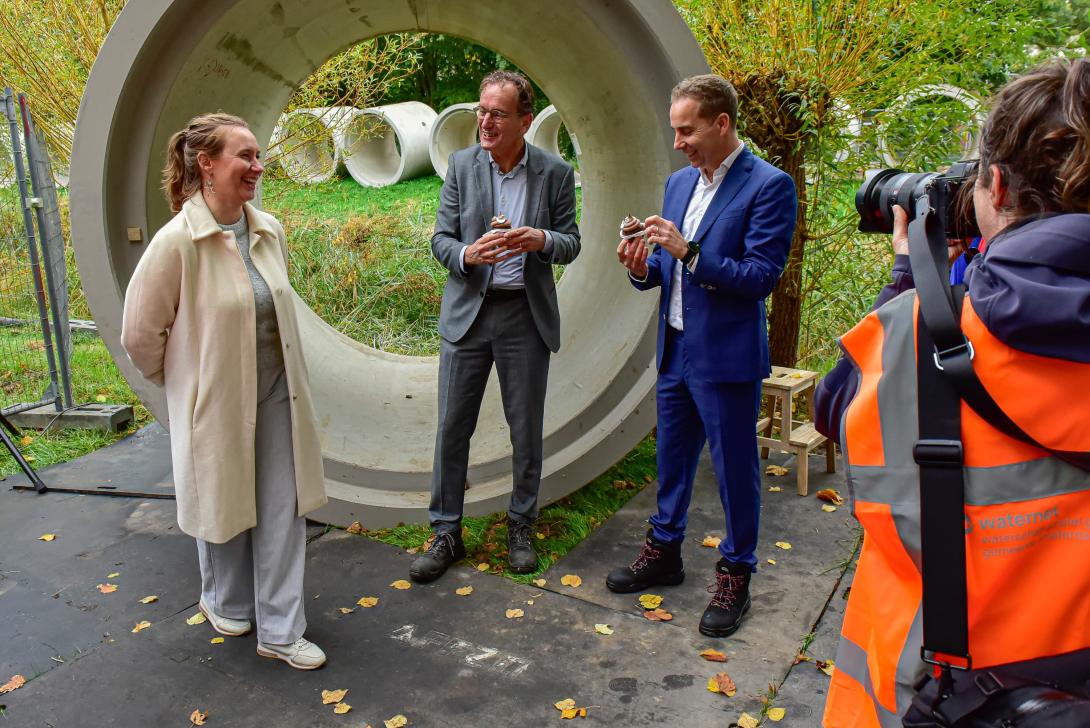 Zita Pels, wethouder Duurzaamheid , Rienk Postuma directeur Lieven de Key Vincent Helfferich, directeur Warmte Waternet