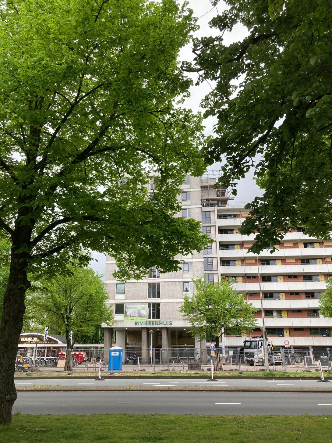 Rivierenhuis vanaf Kennedylaan