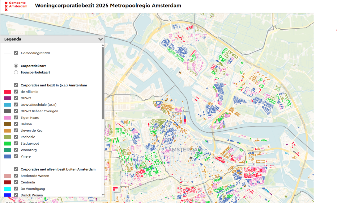 Screenshot vernieuwde kaart corporatiewoningen. Links de legenda met woningcorporaties. Op de rest van de afbeelding het bezit van de corporaties in Amsterdam.