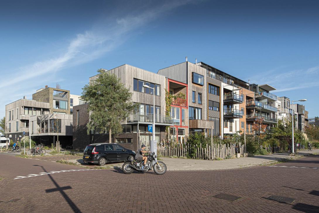  Zelfbouwhuizen tussen de Monnikskapstraat en de Klaprozenweg ter hoogte van de Praxis. 